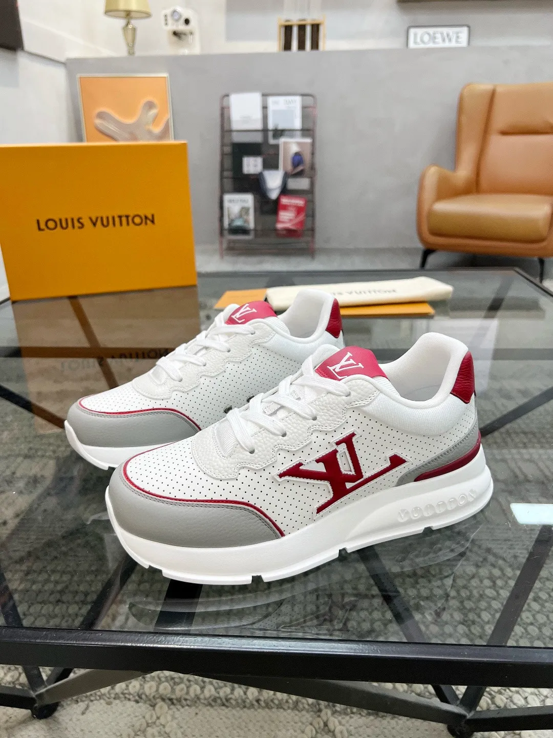 Factory price: 460💰Lv🔍Top purchasing agent🇮🇹 Road The most popular sports shoes for street men are available at the same counter. The uppers are imported cowhide fabrics from Italy, high-quality spliced colorful and complex handicrafts, imported comfortable mesh linings, soles: original soles specially provided by the original factory, T men's men's shoes 💰U foam exclusive movable molded soles are super comfortable, original factory and single goods, 🔍🔍high quality, you can enter and exit the counter at will, welcome to compare, code number 38-44, (45 customized)